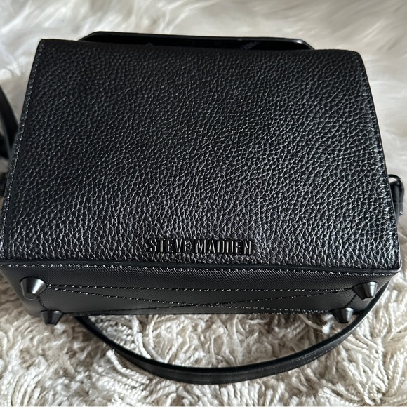 Steve Madden Handbags - Steve Madden Black Pebble Leather Box Crossbody. NWOT